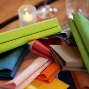 Ensfarvede servietter