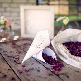 Bordpynt/Naturkonfetti, trret blade. mix, 400 gr.