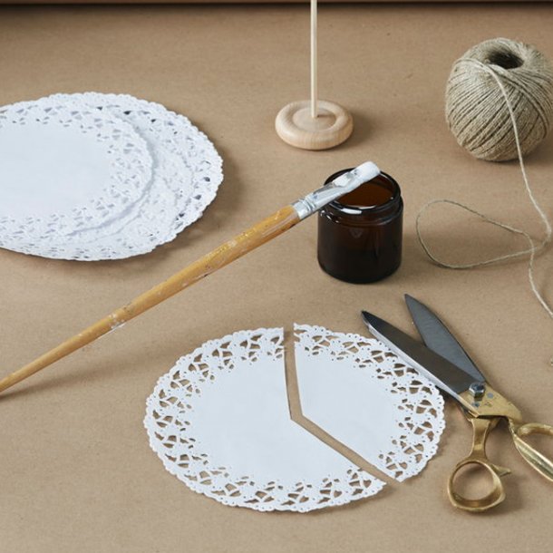 Dekoration/kagepapir 14 cm - lyserd, 60 stk.